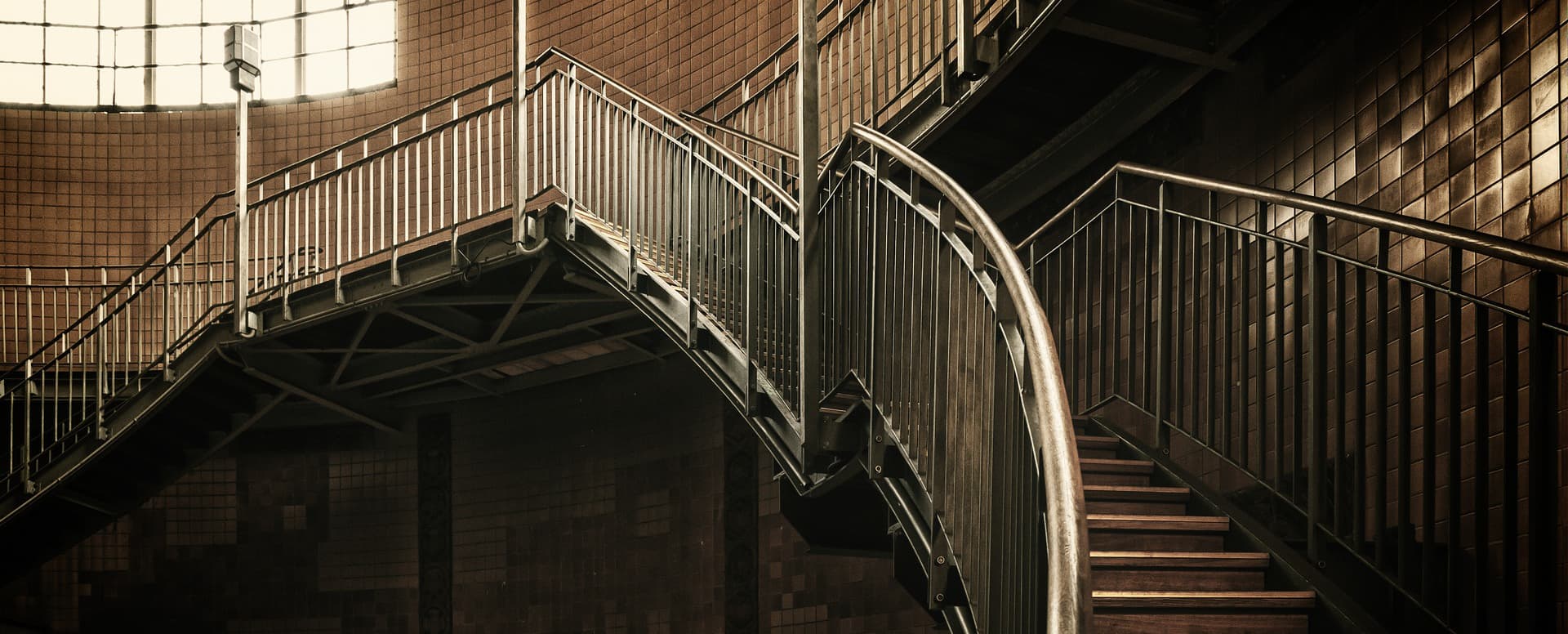 Alte Stahltreppe professionelle Gewerbereinigung Gebäudereinigung Neukirchen-Vluyn